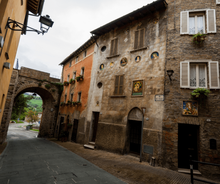 Viaggio a Gubbio Deruta e Torgiano